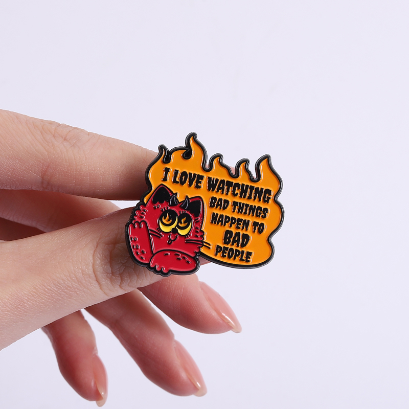 Broches en émail chat maléfiqu - Zoe Jewelry Watches avis et prix